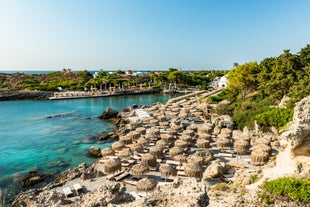 Photo of aerial view of waterfront view to the most popular village of Kallithea. It is located in the first peninsula of Halkidiki, Greece.