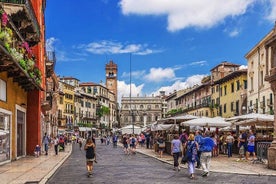 Visita guiada a pie La belleza de las plazas y callejones de Verona