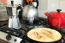 Corso di pancake olandese privato con un locale nella sua casa nel cuore di Amsterdam