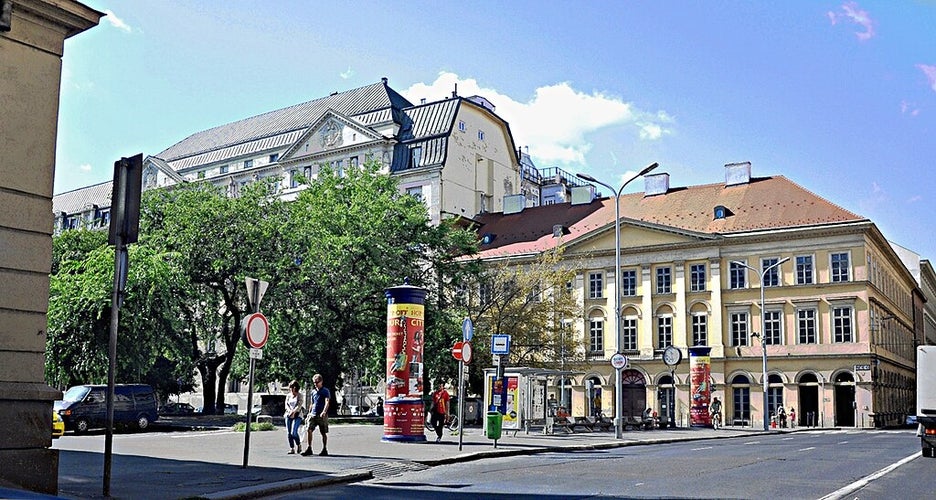 15192614599_4b500ff6a9_o-Budapest_(100)_József_Attila_street_-_József_Nádor_square_by_János_Korom_Dr.jpg