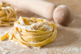 3 in 1 kookcursus in de buurt van Navona: Fettuccine, Ravioli en Tiramisu