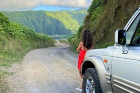 Explorez Sete Cidades - Le circuit en jeep dans une verdure luxuriante