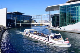 Berlin: Boat Tour with Bilingual Guide (German/English)