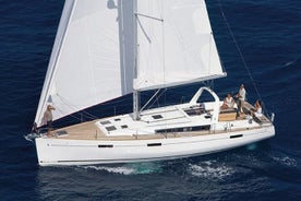 Croisière privée en bateau à voile sur la caldeira de Santorin