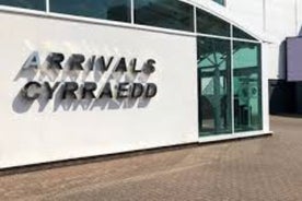 Traslado privado de ida y vuelta del aeropuerto de Cardiff a Cardiff