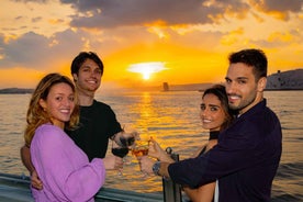 Lisbon: Tejo River Sunset Cruise with Welcome Drink