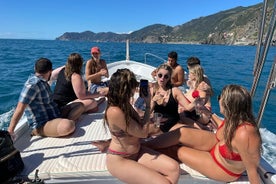 Halvdags guidad rundtur i Cinque Terre från havet