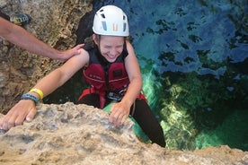 Experiência para grupos pequenos para saltar de penhascos na Serra de Tramuntana em Mallorca