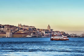 Passeio marítimo particular de duas hora sem Lisboa