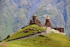 Excursão privada de um dia a Kazbegi