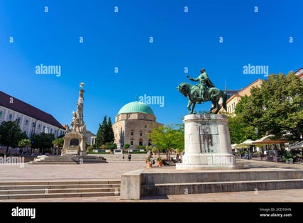 photo of Széchenyi square .