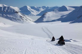 Longyearbyen: Snjósleðaferð til Barentsburg með hádegisverði