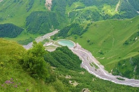 Тур в Гудаури с лесом Сабадури, Ананури, Панорама Гудаури