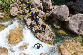 SplitまたはZadvarjeからのCetina River Extremeキャニオニングアドベンチャー