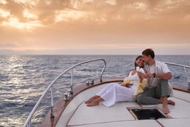 Experiencia en barco al atardecer en la costa de Sorrento