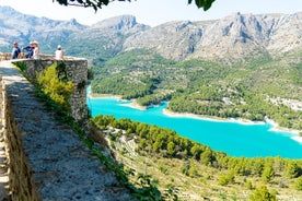 Private Ganztagestour mit einem Luxusauto in Benidorm und Guadalest