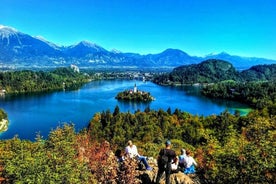 Slóvensk hápunktar - Bledvatn, Postojna hellir & Predjama kastali frá Ljubljana