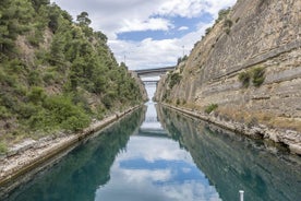 Excursion privée d'une journée complète à Kalavryta, en train à crémaillère et dans la grotte des lacs