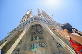 巴塞罗那电动自行车小团体旅游与Skip-the-Line Sagrada Familia