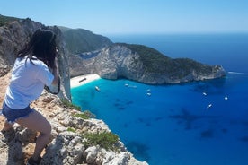 Zakynthos: En dags lille gruppetur til Navagio-stranden Blue Caves & topvisning