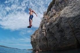 Tour en solitario y salto desde acantilados en aguas profundas en Split