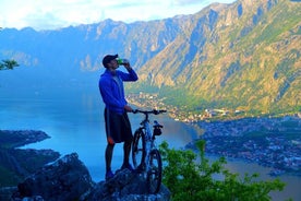 VTT sur la péninsule de Vrmac - Vue panoramique sur la baie de Kotor