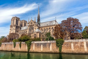 Photo of panoramic view of the city of Clermont-Ferrand with its cathedral, France.