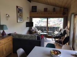 Luxury Apartment, 350m to ski lift, south facing, close to town centre