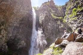 Kazbegi Adventure Day Trip - Caminhada até a cachoeira Gveleti mais Gergeti, Ananuri