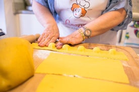 Cesarine: Pâtes et Tiramisu en petit groupe avec Mamma à Lucca