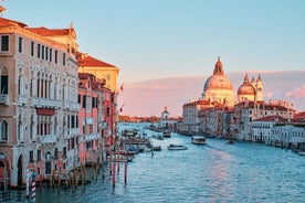 Aspectos destacados de Venecia y góndola desde el puerto de Trieste para cruceros