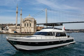 Croisière en yacht privé de luxe de 2 heures sur le Bosphore à Istanbul