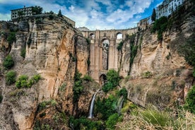 Recorrido privado a pie por Ronda con guía turístico oficial