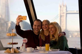 Crucero turístico por el río Támesis con té de media tarde