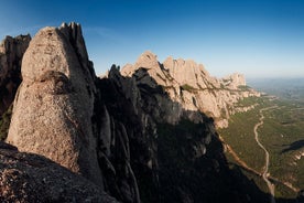 Montserrat, una tierra de santuarios: Excursión de senderismo de un día para grupos pequeños desde Barcelona