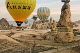 在卡帕多奇亚乘坐热气球飞过格雷梅并接载