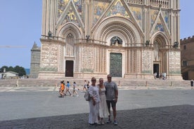 ทัวร์ชมไฮไลท์ของเมืองพร้อมไกด์ส่วนตัวที่ดีที่สุดของ Orvieto