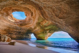 Sostenibilità impegnata nel paddleboarding SUP Grotte di Benagil