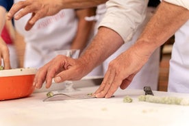 Privat matlagningskurs på Cesarinas hem med provsmakning i Bergamo