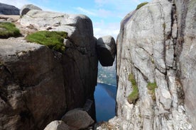 Stavanger: Guided Hike to Kjerag Kjeragbolten