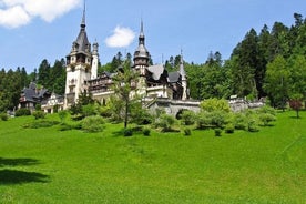 Excursão de um dia a um pequeno grupo em um castelo, um Canyon e um vinho espumante saindo de Brasov