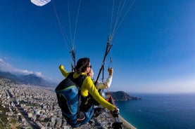 Seitliche Paragliding-Erfahrung mit lizenziertem Piloten