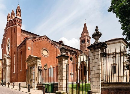 photo of view of Chiesa di Santa Corona, Vicenza, Italy.