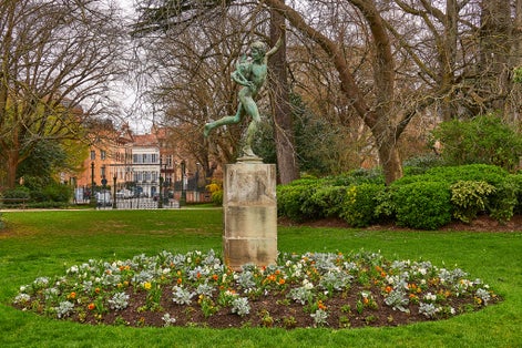 photo of a statue at the Grand Rond is public garden located in Toulouse, France.