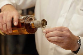 Tour privato di un'intera giornata con degustazione di whisky, tour della distilleria e crociera