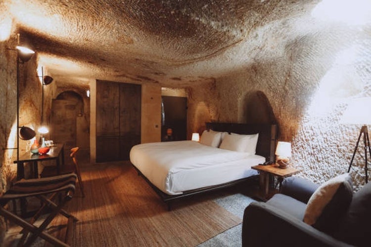 cavehotel.jpg