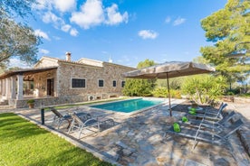 Traditional house Casa Binitaref with pool in Sineu