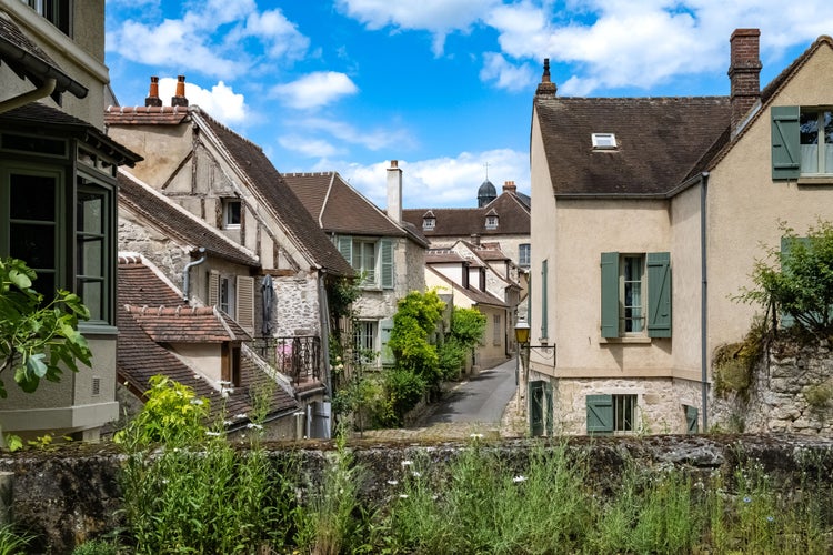 photo of view  of Senlis, medieval city in France, typical houses on the ramparts, Senlis, France.