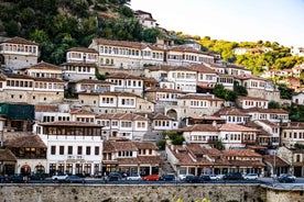 Frá Durres eða Golem: Berat UNESCO & Belshi Lake Dagsferð