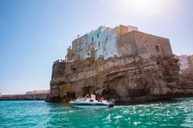 Bátsferð um Polignano a Mare hellana